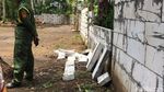 Waduh! Tembok Keraton Agung Sejagat Roboh Akibat Dipenuhi Warga