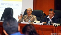 Direktur Utama PT Asuransi Jiwasraya Hexana Tri Sasongko dan analis senior bidang perasuransian Irvan Rahardjo menjadi pembicara dalam diskusi tersebut.