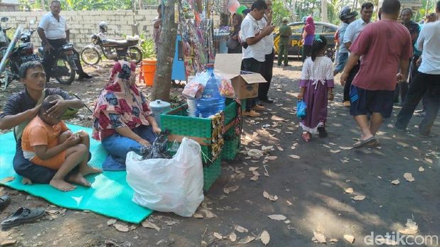 Makin Ramai! Pasar Tiban Muncul di Areal Keraton Agung Sejagat