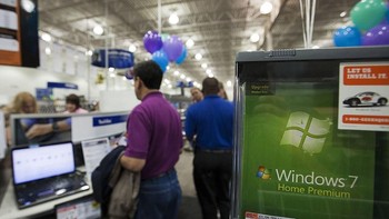 Pada Agustus 2010, tepatnya 10 bulan setelah dirilis, penjualan Windows 7 sudah menyalip pendahulunya, yaitu Windows Vista. Lalu pada Oktober 2011, dua tahun setelah dirilis, Windows 7 menyalip popularitas Windows XP dalam hal market share OS PC. Foto: Getty Images