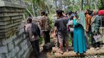 Waduh! Tembok Keraton Agung Sejagat Roboh Akibat Dipenuhi Warga