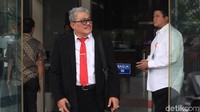 Anggota DKPP Teguh Prasetyo juga meninggalkan gedung KPK dan siap menggelar sidang kode etik terhadap tersangka suap Komisioner KPU Wahyu Setiawan siang nanti.