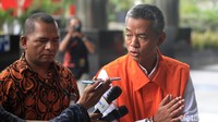 Wahyu Setiawan sempat memberikan keterangan sebelum memasuki gedung KPK.
