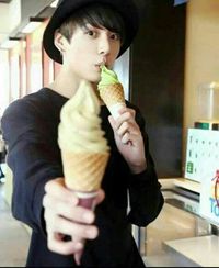 Jungkook 'BTS' Ungkap 3 Es Krim Favoritnya, Apa Saja Ya?
