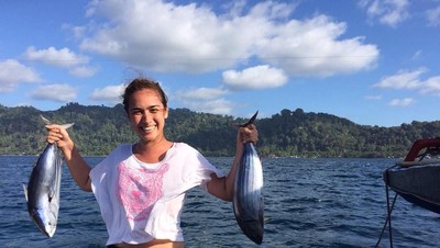 Cantiknya Alexandra Gottardo Saat Panen Semangka hingga Tangkap Ikan