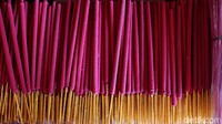 Kondisi ini berimbas pada produksi hio di industri rumahan di kawasan Kosambi, Tangerang, Banten. Tak terkecuali dengan sentra produksi hio di kawasan ini yang biasa disebut Teluk Naga Tangerang.