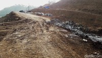 Material untuk pembangunan resor juga telah disiapkan di lokasi.