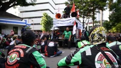 Potret Driver Ojol Geruduk Kemenhub