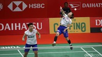 Smash-smash keras dilepaskan pasangan Indonesia itu.