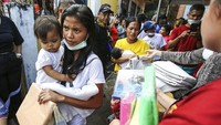 Dilaporkan Associated Press, warga yang berada di radius 14 kilometer dari gunung Taal sudah dievakuasi. Gunung berapi seluas 311 meter ini juga masuk dalam kawasan berbahaya untuk segala bentuk aktivitas. AP Photo/Gerard Carreon.