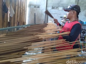 Jelang Imlek, Produsen Dupa Jombang Banjir Pesanan dari Bali hingga Singapura