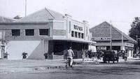Pertama kali dibuka tahun 1936, Toko Oen dulunya punya empat cabang di Jakarta, Jogja, Malang dan Semarang. Toko Oen terkenal dengan menu es krim jadulnya.  Foto: Dokumentasi Toko Oen/Istimewa