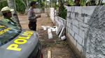 Waduh! Tembok Keraton Agung Sejagat Roboh Akibat Dipenuhi Warga