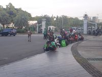 Massa Pengemudi Ojol yang Demo Depan Istana Bubar