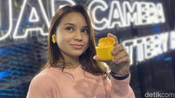 Realme memanderol seharga Rp 899 ribu. Namun saat flash sale diberikan harga khusus Rp 599 ribu. Foto: Adi Fida Rahman/detikINET