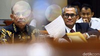 Seperti diketahui ada enam nama calon hakim agung yang telah diajukan KY ke DPR untuk disetujui, keenam nama itu adalah  Soesilo, hakim tinggi Pengadilan Tinggi (PT) Banjarmasin, Dwi Sugiarto, hakim tinggi PT Denpasar, Rahmi Mulyati, panitera muda perdata khusus MA, H Busra, Ketua PT Agama Kupang, Brigjen TNI Sugeng Sutrisno, hakim militer utama Dilmiltama, dan Sartono, Wakil Ketua III Pengadilan Pajak Bidang Pembinaan dan Pengawasan Kinerja Hakim