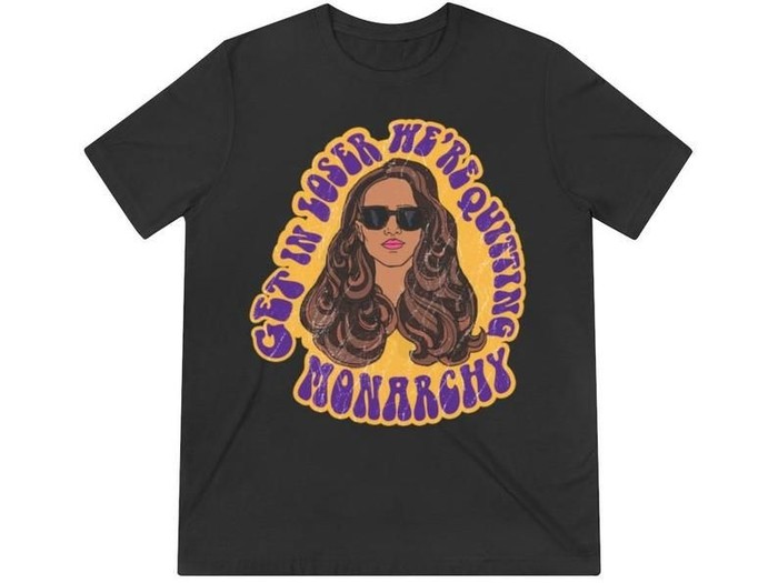 Merchandise bertema Pangeran Harry dan Meghan Markle mundur dari Kerajaan Inggris. Foto: Dok. Etsy Merchandise bertema Pangeran Harry dan Meghan Markle mundur dari Kerajaan Inggris. Foto: Dok. Etsy