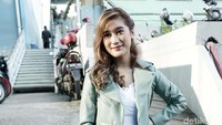 Amanda Caesa pun sepertinya sudah mulai serius terjun di dunia hiburan. Pool/Palevi S/detikFoto.