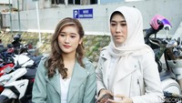Amanda Caesa dan sang bunda, Dina Risty saat ditemui di studio Trans TV, Kapten Tendean, Jakarta Selatan pada Selasa (14/1). Pool/Noel/detikFoto.