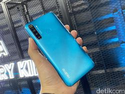 Penampakan Realme 5i dan Buds Air yang Siap Goda Kantong