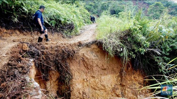 Perjalanan Relawan CT Arsa P Desa Terisolir di Bogor