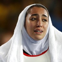 Empat tahun berselang setelah, Kimia membuat pengumuman yang mengejutkan di Instagram pribadinya. Kimia menyatakan akan hijrah ke Eropa karena merasa tertindas tinggal di negara yang namanya telah diharumkan dia. (Foto: AP Photo/Robert F. Bukaty)