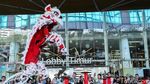 Aksi Barongsai Jelang Imlek di Pusat Perbelanjaan