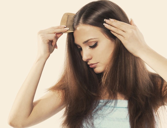 12 Cara Merawat Rambut Kering
