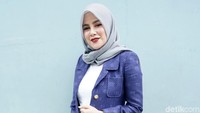 Olla Ramlan pun kini lebih sering mendapatkan pekerjaan di luar dunia entertainment. Pool/Palevi S/detikFoto.