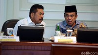 Selain itu, Jokowi meminta Kapolri Jenderal Idham Azis hingga Jaksa Agung Burhanuddin ST melakukan pendekatan kepada organisasi yang bersinggungan dengan omnibus law. 