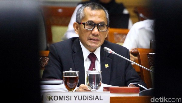 Ketua KY Dikritik Komisi III saat Rapat Konsultasi dengan DPR