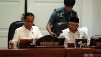 Jokowi meminta draf omnibus law selesai pekan ini. Segera setelahnya draf tersebut dapat segera dikirim ke DPR.