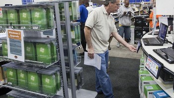 Desember 2019 lalu pun market share Windows 7 masih mencapai 27% secara global. Ya, jumlahnya masih cukup signifikan, terutama karena saat itu, Windows 10 sudah hampir 10 tahun ada di pasaran. Foto: Getty Images