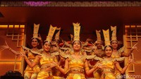 Thausand hands dance menghibur pengunjung yang datang.