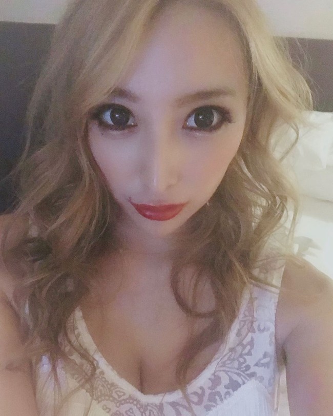 Kato Sari dinikahi oleh seorang manajer perusahaan real estat setelah menjalin hubungan asmara pada Mei 2019. Namun, setelah satu minggu menikah, Kato dan suaminya memilih berpisah. Foto: Instagram