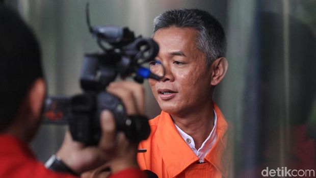Wahyu Setiawan dicopot dari posisi Komisioner KPU setelah menjadi tersangka kasus dugaan suap.