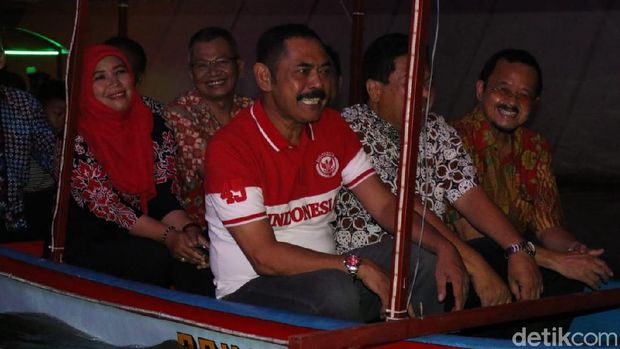 Nyala Lampion, Tanda Perahu Wisata Imlek di Solo Beroperasi