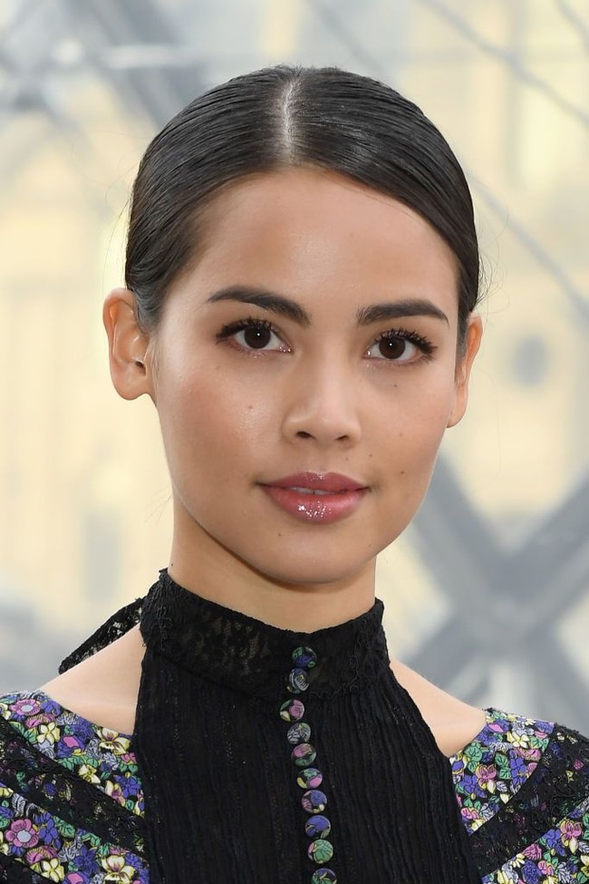 Urutan 4 ditempati Urassaya Sperbund, aktris dan model asal Thailand. Wanita berdarah campuran Norwegia ini mendapat perolehan 879.075 suara. Foto: Pascal Le Segretain/Getty Images