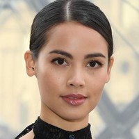 Urutan 4 ditempati Urassaya Sperbund, aktris dan model asal Thailand. Wanita berdarah campuran Norwegia ini mendapat perolehan 879.075 suara. Foto: Pascal Le Segretain/Getty Images