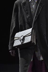 Tren Tas Pria Gucci 2020, Mirip Kotak Makan Sampai Bergaya Feminin