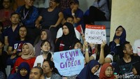 Dukungan untuk Kevin/Marcus.