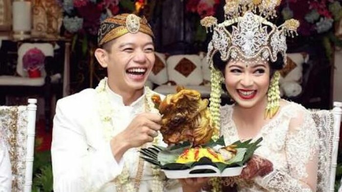 Berebut Ayam dan Makan Ketan, Kuliner Dalam Tradisi Pernikahan