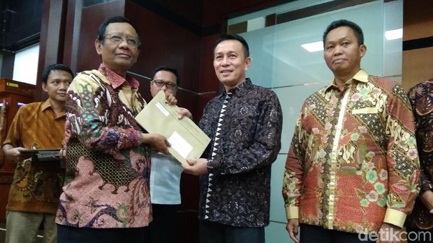 Menko Polhukam Mahfud Md kenalkan pansel Kompolnas