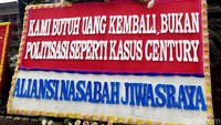 Sejumlah karangan bunga yang menghiasi gedung Kementerian BUMN tersebut merupakan bentuk dukungan bagi Menteri BUMN Erick Thohir untuk menyelesaikan masalah PT Asuransi Jiwasraya (Persero).