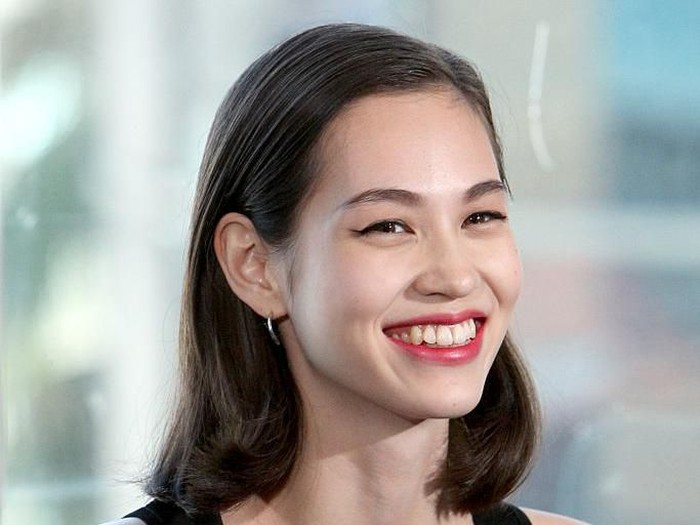 standar kecantikan wanita HOLLYWOOD, CA - JULY 14:  Actress Kiko Mizuhara attends the