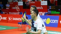 Mereka menang 21-10, 12-21, dan 21-19.