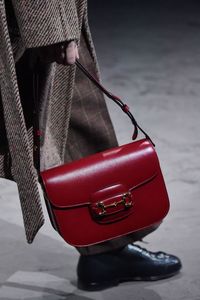 Tren Tas Pria Gucci 2020, Mirip Kotak Makan Sampai Bergaya Feminin