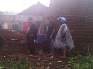Angin Puting Beliung Terjang Garut, 13 Rumah Warga Rusak