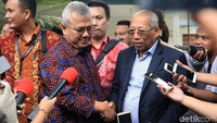 Ketua KPU Arief Budiman mengatakan KPU siap menerima pihak yang akan bertemu dengan mereka. Arief menyebut pertemuan itu akan digelar secara tertutup.