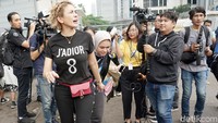 Nikita Mirzani saat ditemui di studio Trans TV, Kapten Tendean, Jakarta Selatan pada Kamis (16/1). Pool/Palevi S/detikFoto.